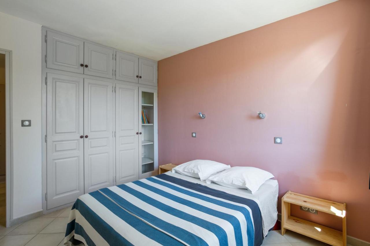 Villa Charmante A La Tour-D'Aigues Avec Piscine Privee ภายนอก รูปภาพ